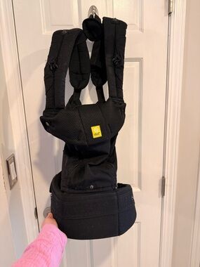 Lillebaby Complete All Seasons in black and Gray NWT Rain Cover